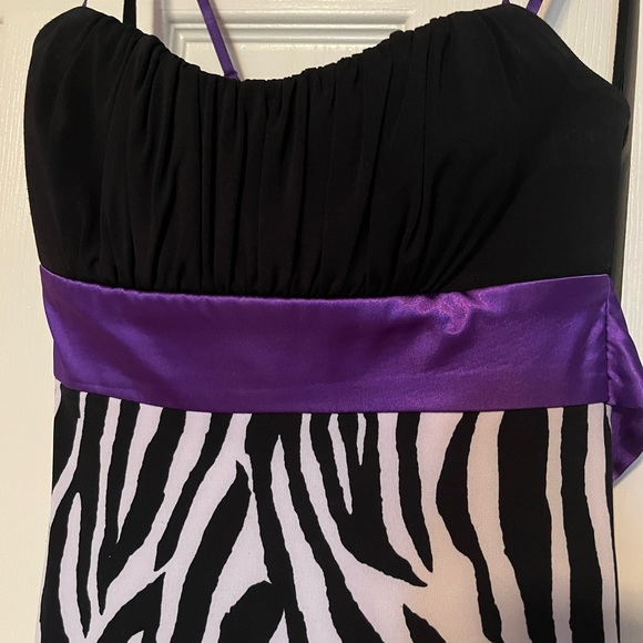 Cute party dress with zebra stripes - Picture 2 of 5